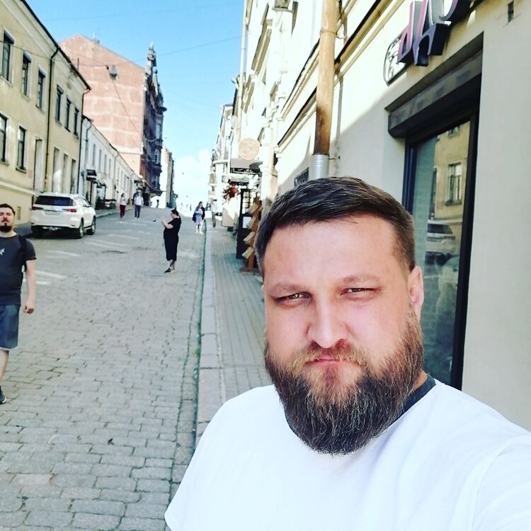  ,   Artem, 42 ,   ,   
