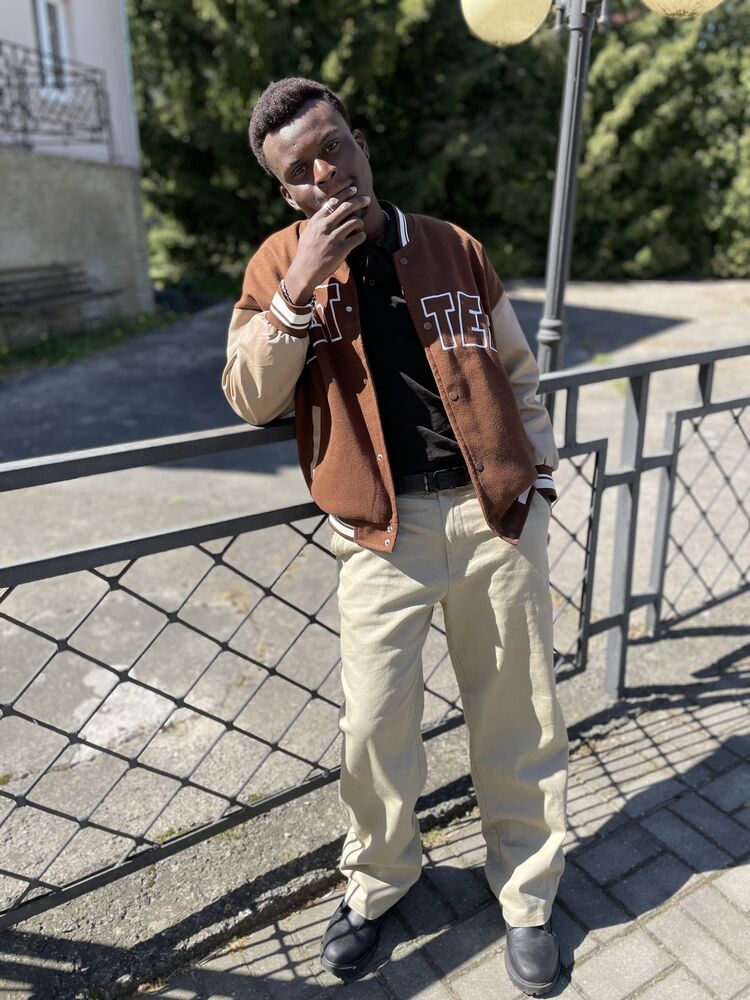  53833205  William, 25 ,    