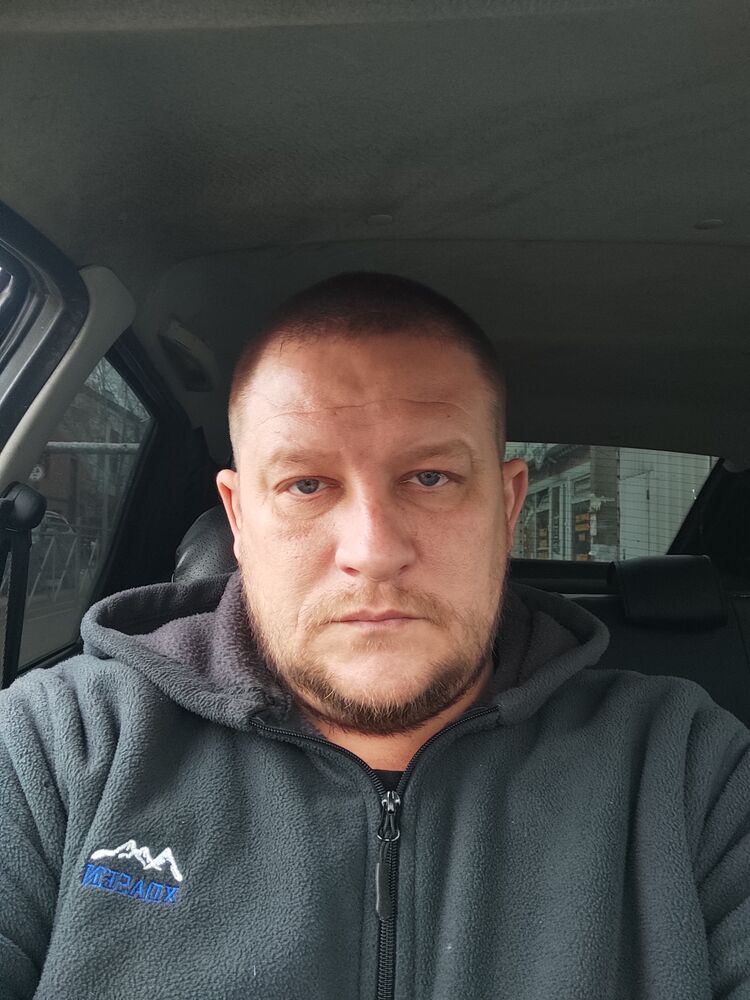  ,   Artem, 42 ,   ,   