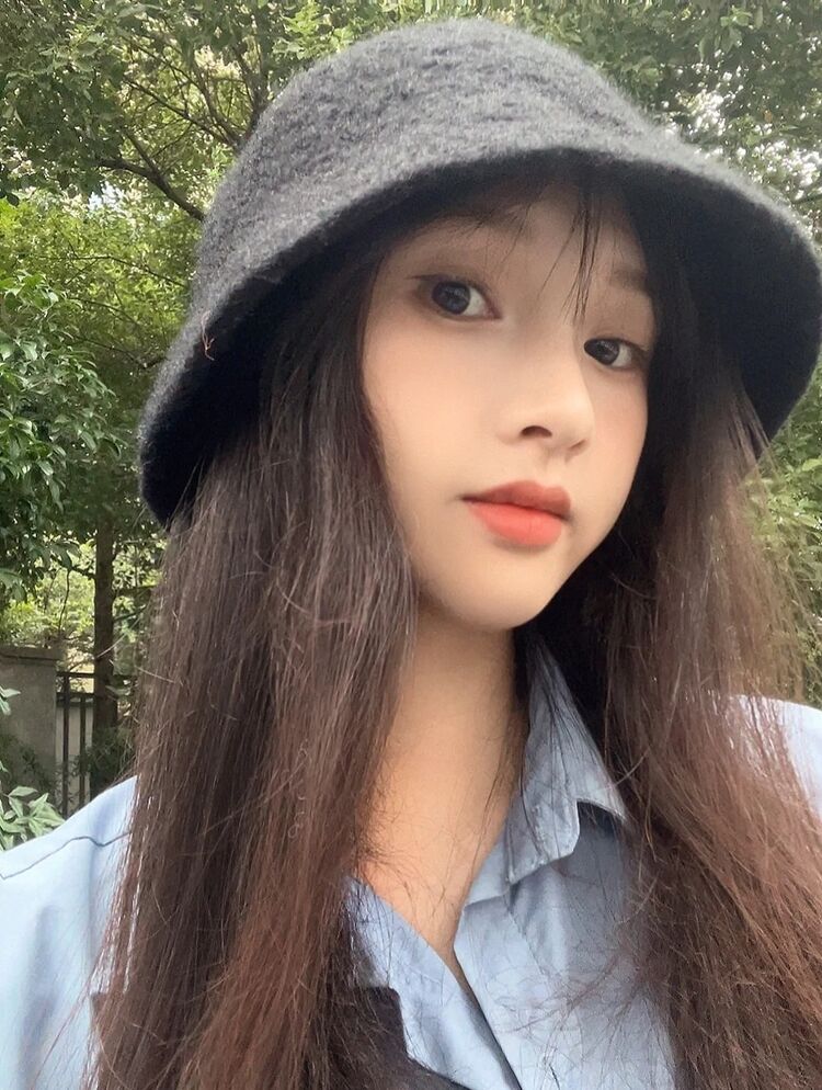  49775425  Alyssa, 28 ,    