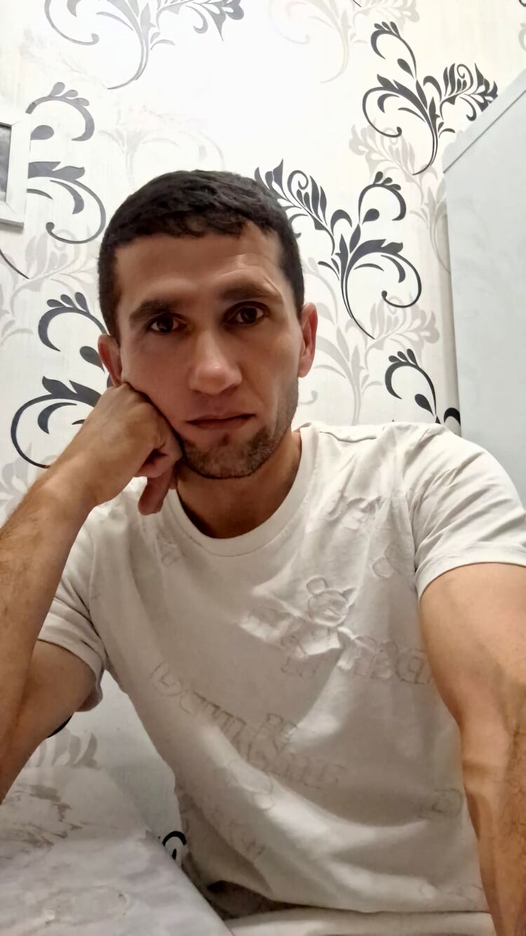  48949335  Akhmad, 38 ,    
