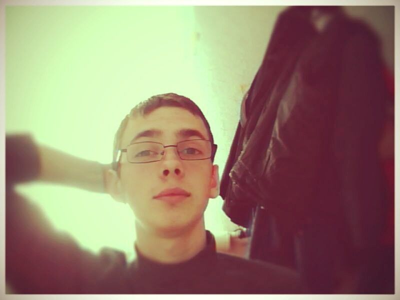  4901585  Maks, 29 ,    