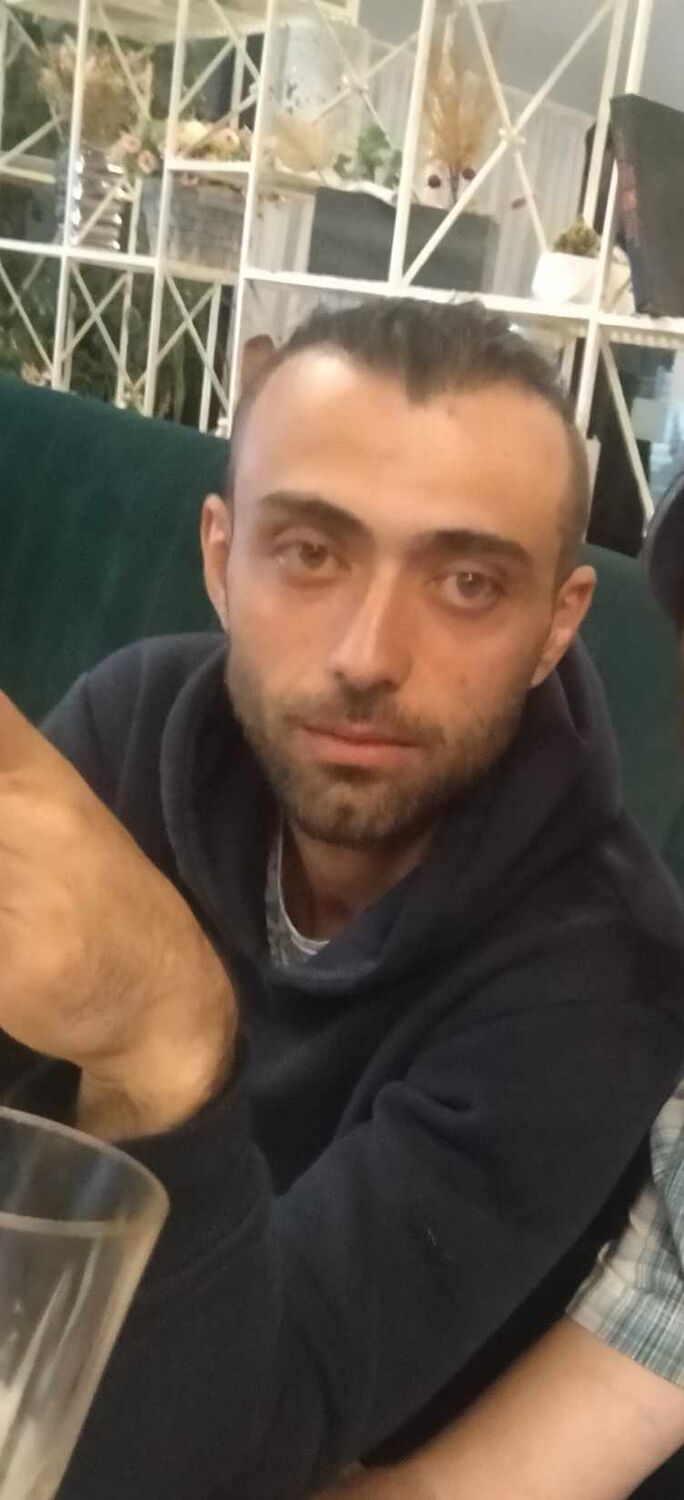  53945585  Gela, 37 ,    