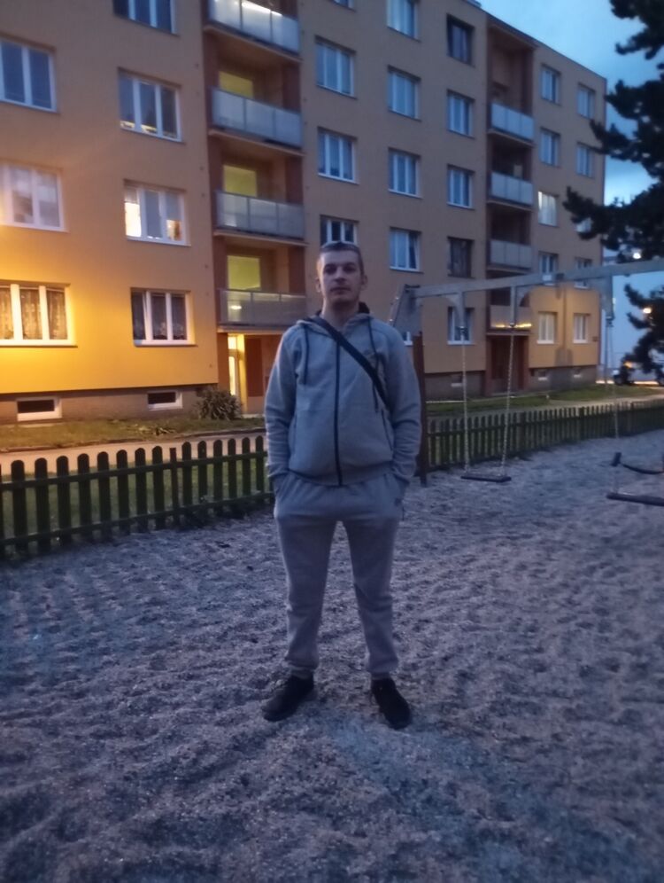  Kladno,   Artyr, 33 ,   ,   