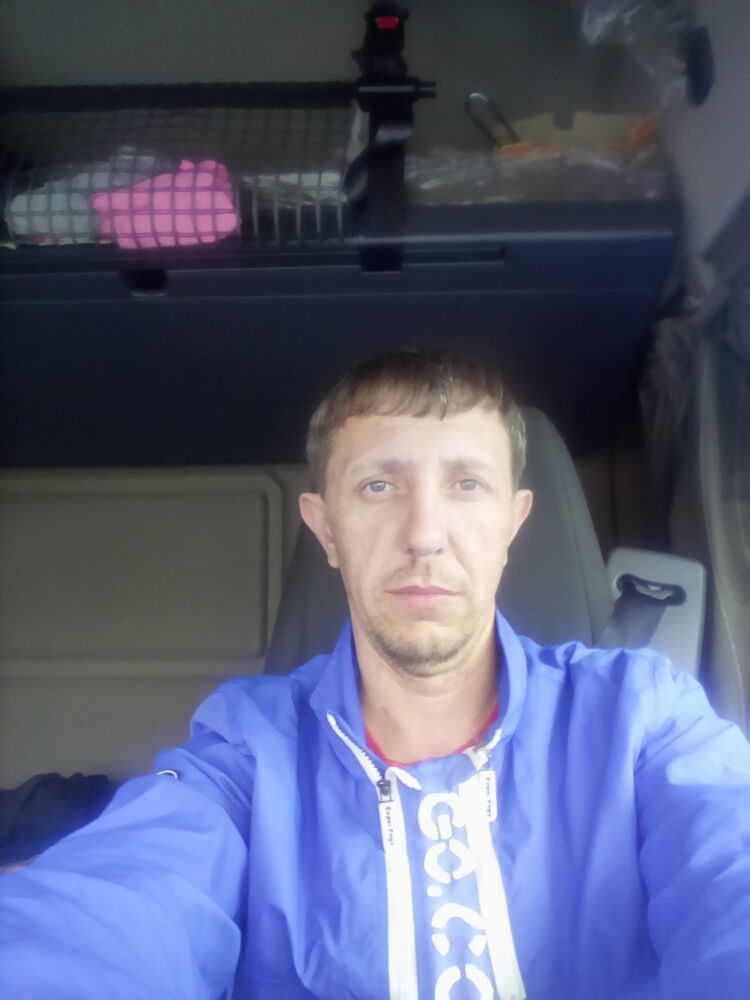  12320545  Viktor, 41 ,     