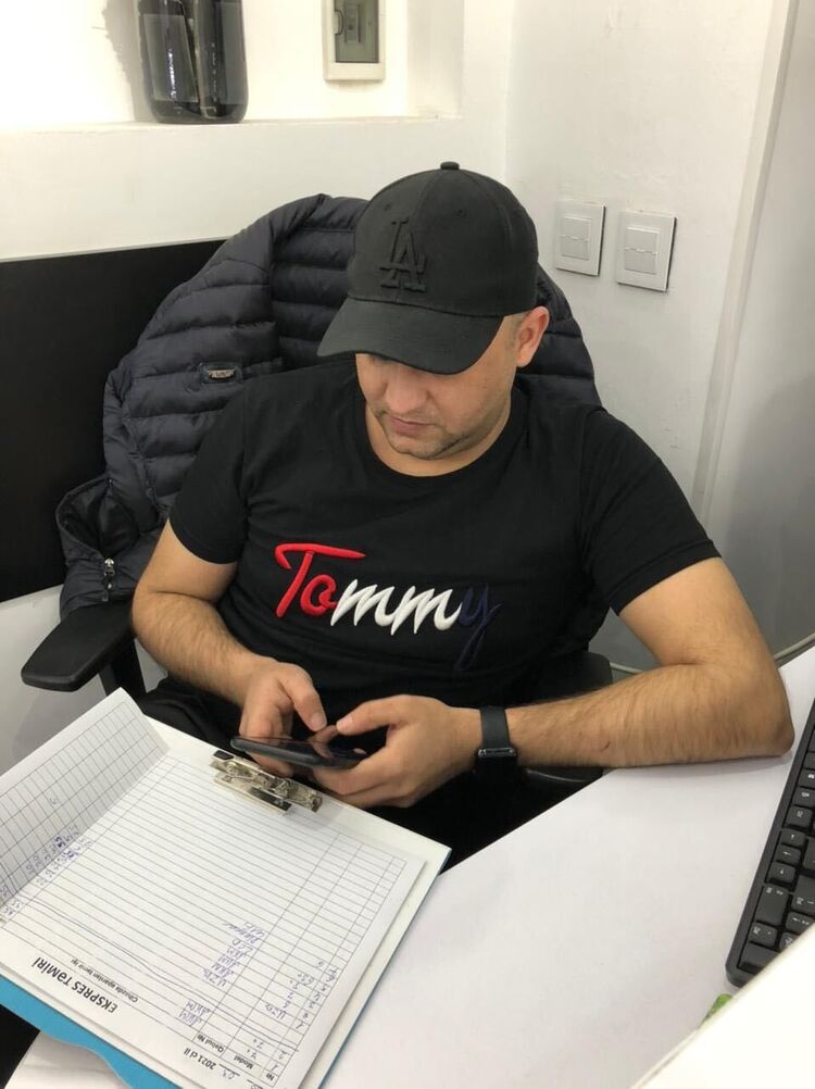  24059625  Rufat, 37 ,    