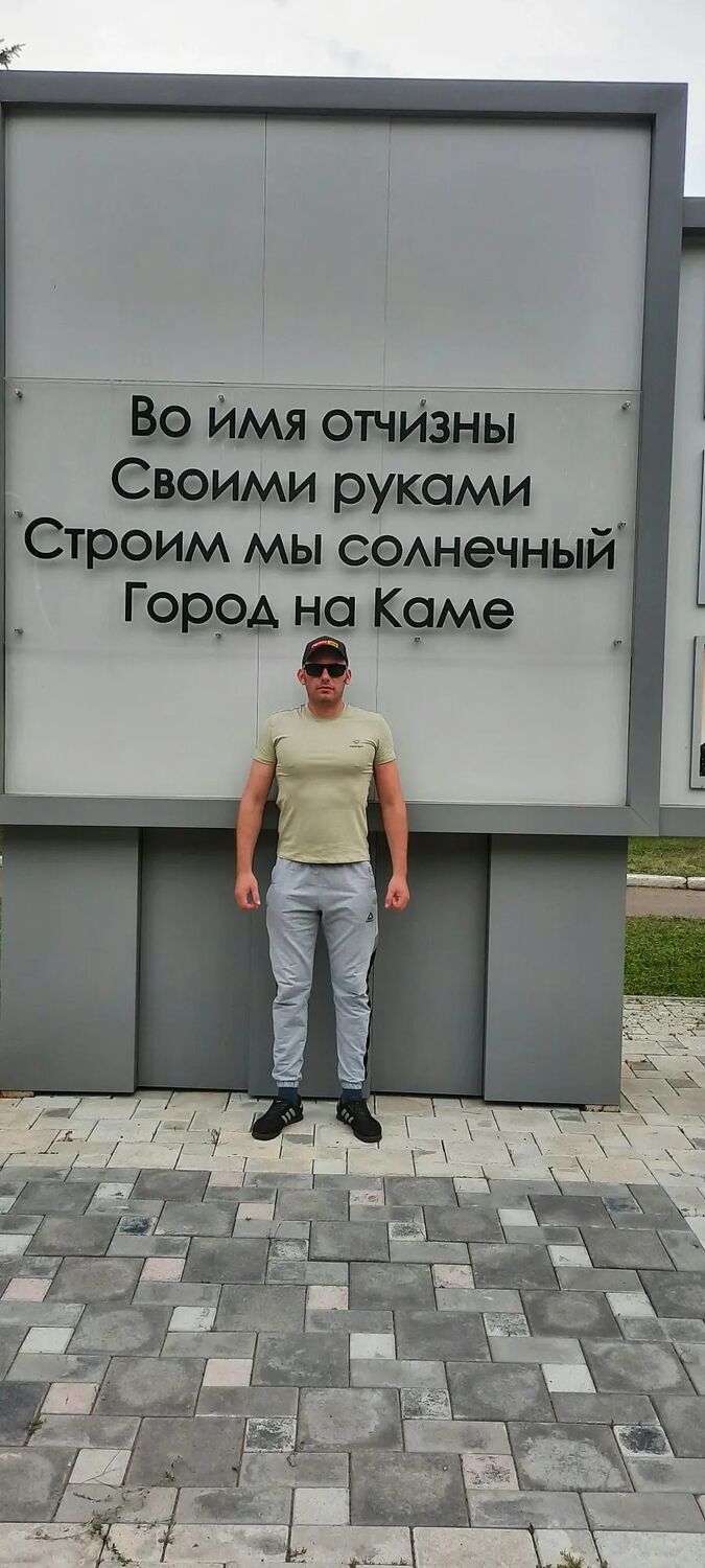  37349995  Roman, 41 ,    