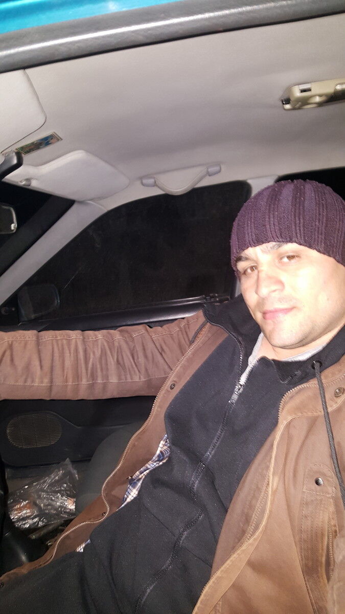  ,   Artur, 37 ,   ,   , c 