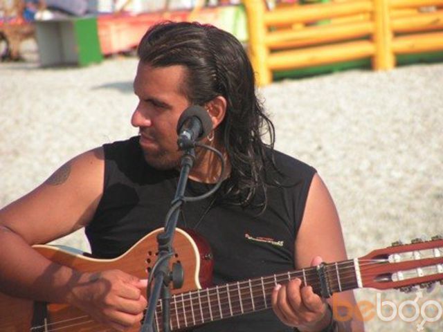  ,   Kamilo, 33 ,  