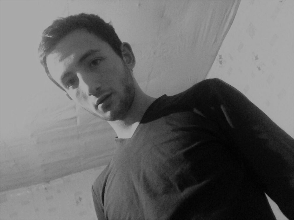  31514935  Artur, 28 ,    