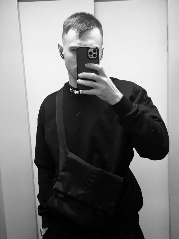  ,   Vladislav, 25 ,   ,   
