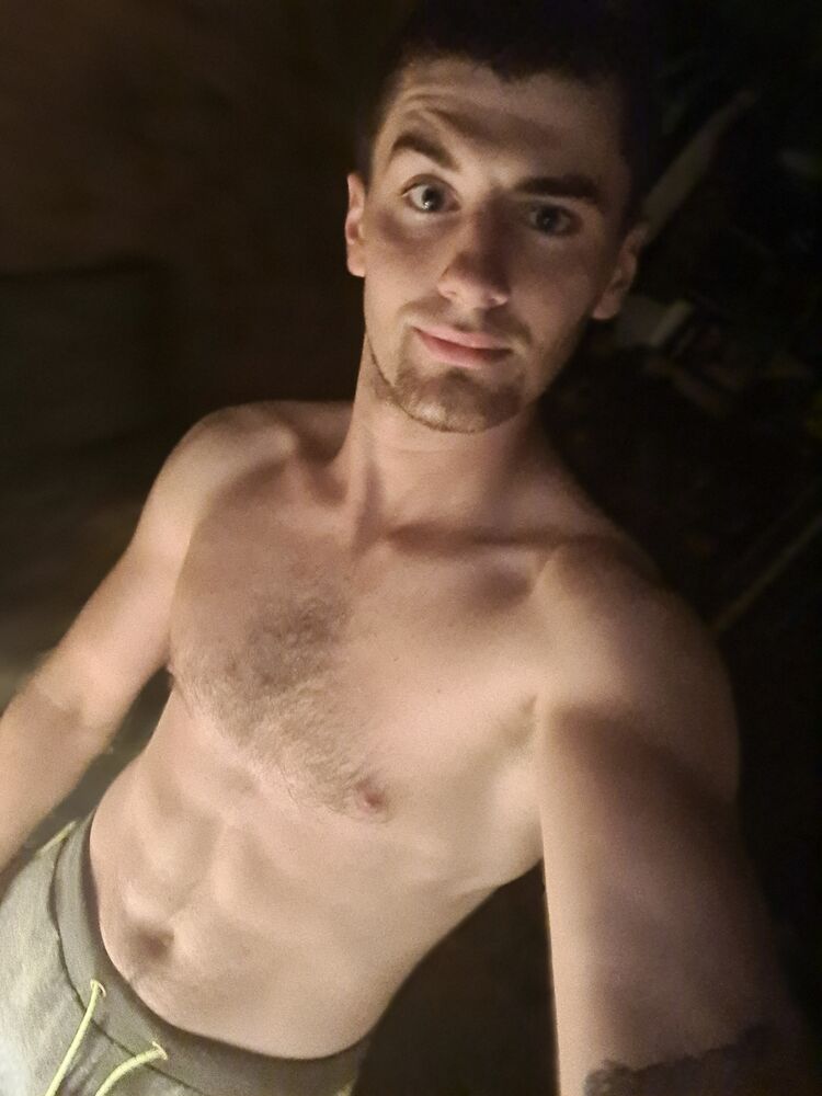  38446375  Daniil, 27 ,    