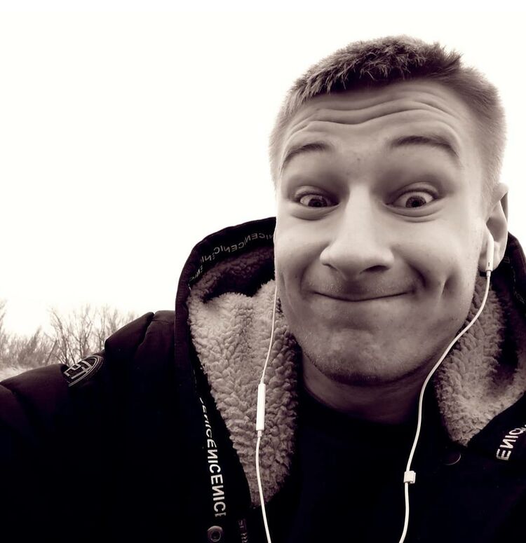  ,   Tomas, 24 ,   
