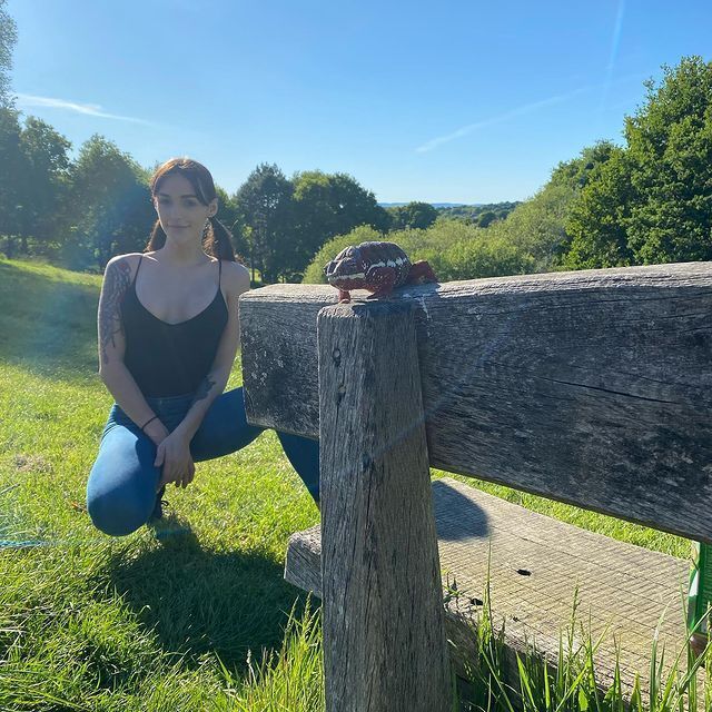  27050945  Anita, 29 ,    