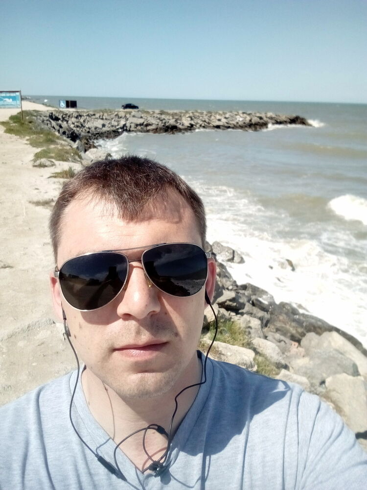  ,   Alex, 37 ,  