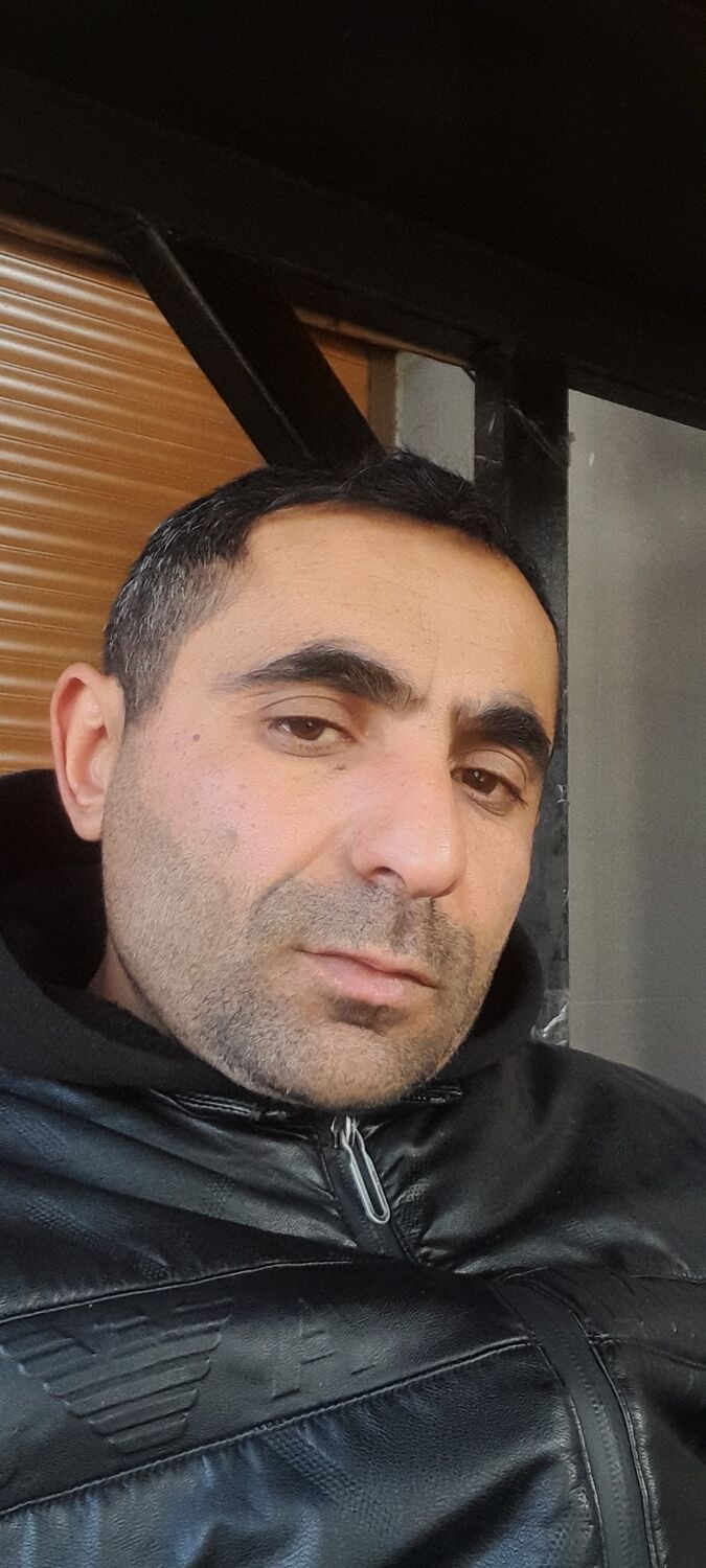 ,   Levon, 44 ,   ,   