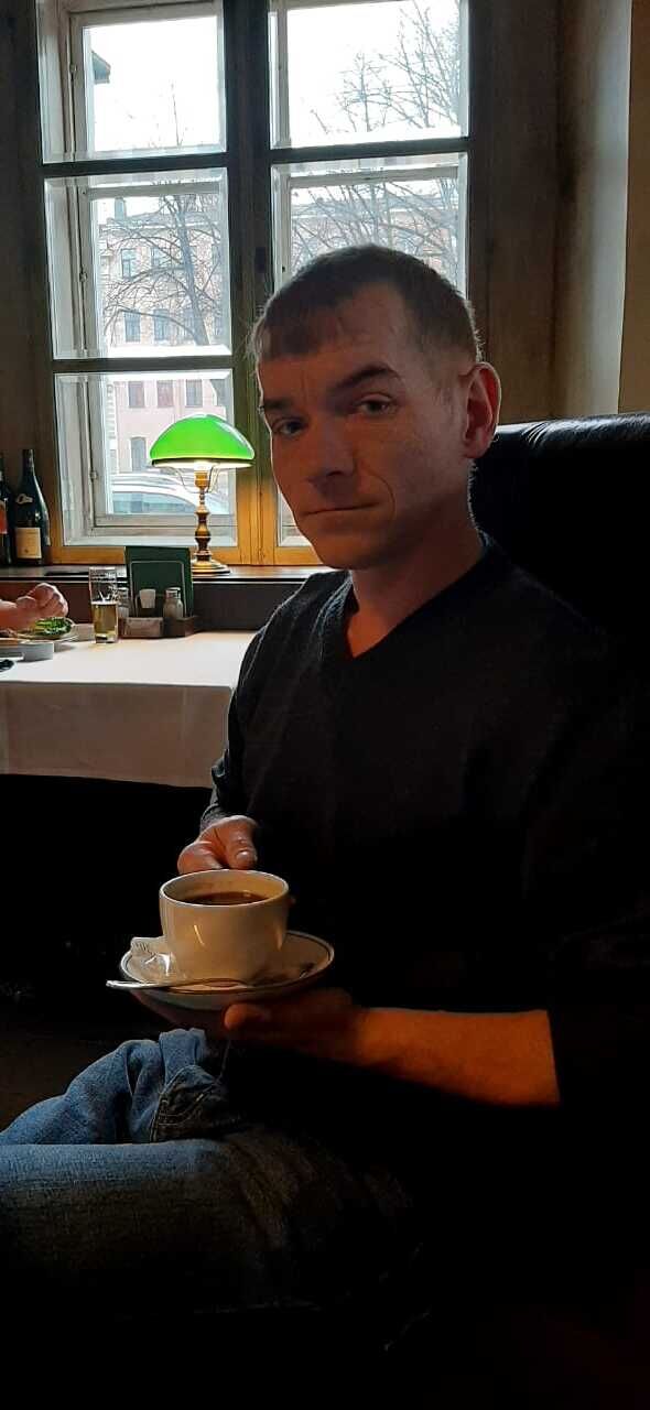  43671895  Stanislav, 40 ,    