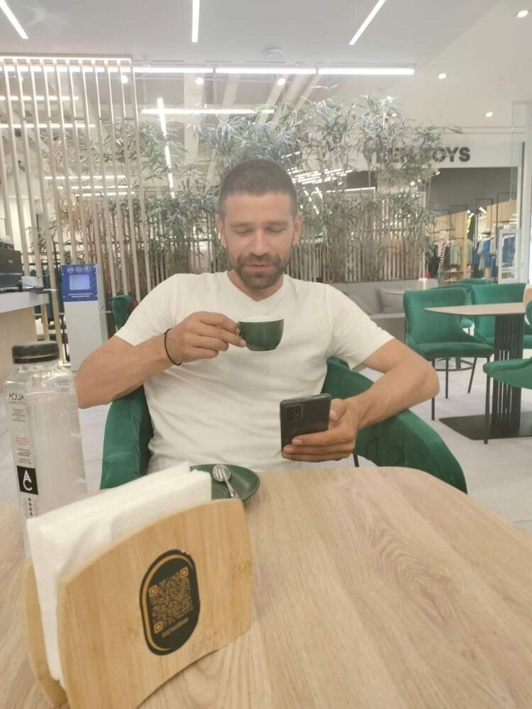  ,   Victor, 36 ,   ,   