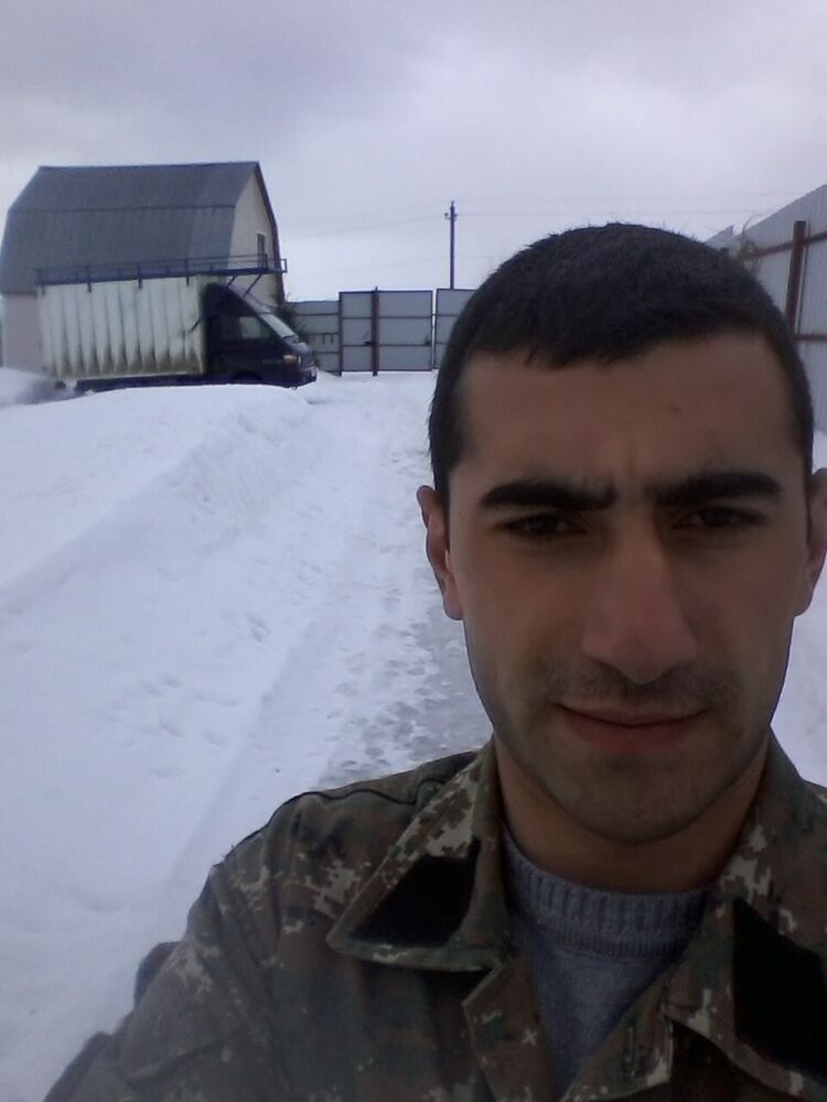  ,   Suren, 33 ,   
