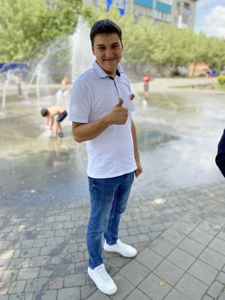  37689605  Pavel, 26 ,    --