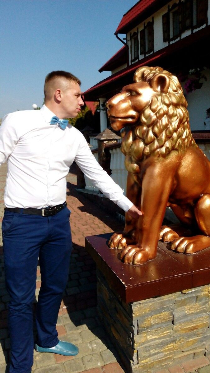  ,   Nikita, 33 ,   