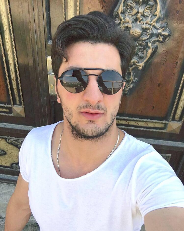  26069045  Escobar, 35 ,    -