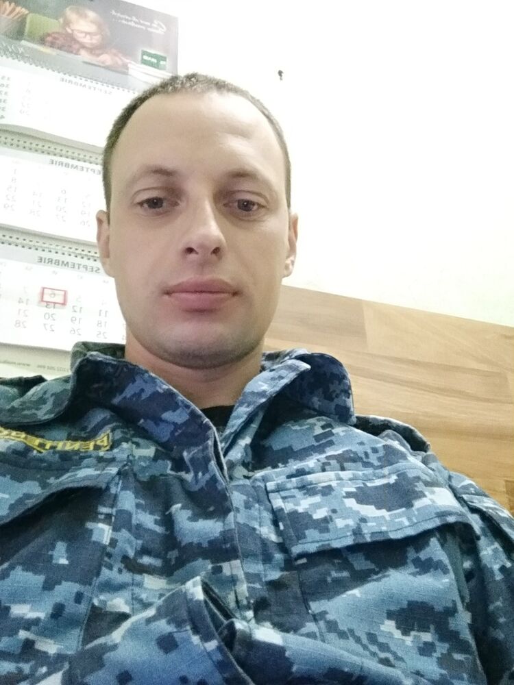  18904465  Ivan, 37 ,    