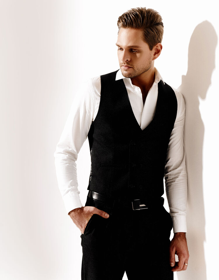  28350575  Andrew, 34 ,    