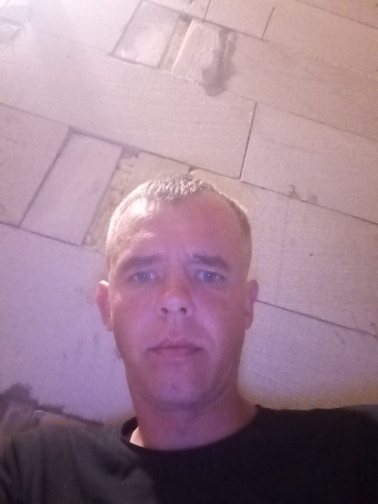  42225705  Mikhail, 35 ,    