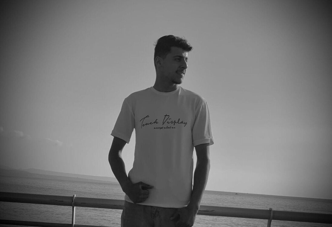  43109725  Moustafa, 22 ,    Lebanon