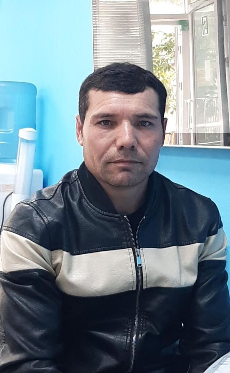  35949865  Otabek, 41 ,    