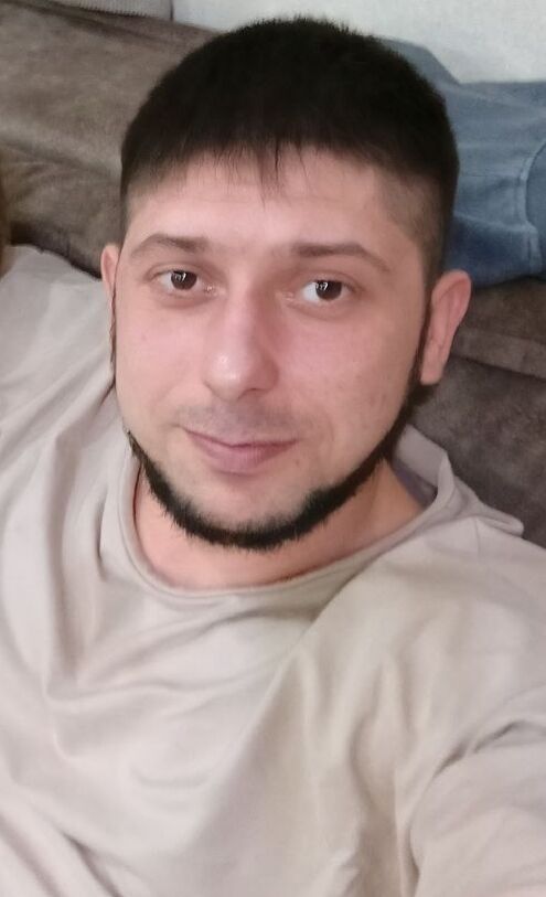  49037025  , 32 ,    