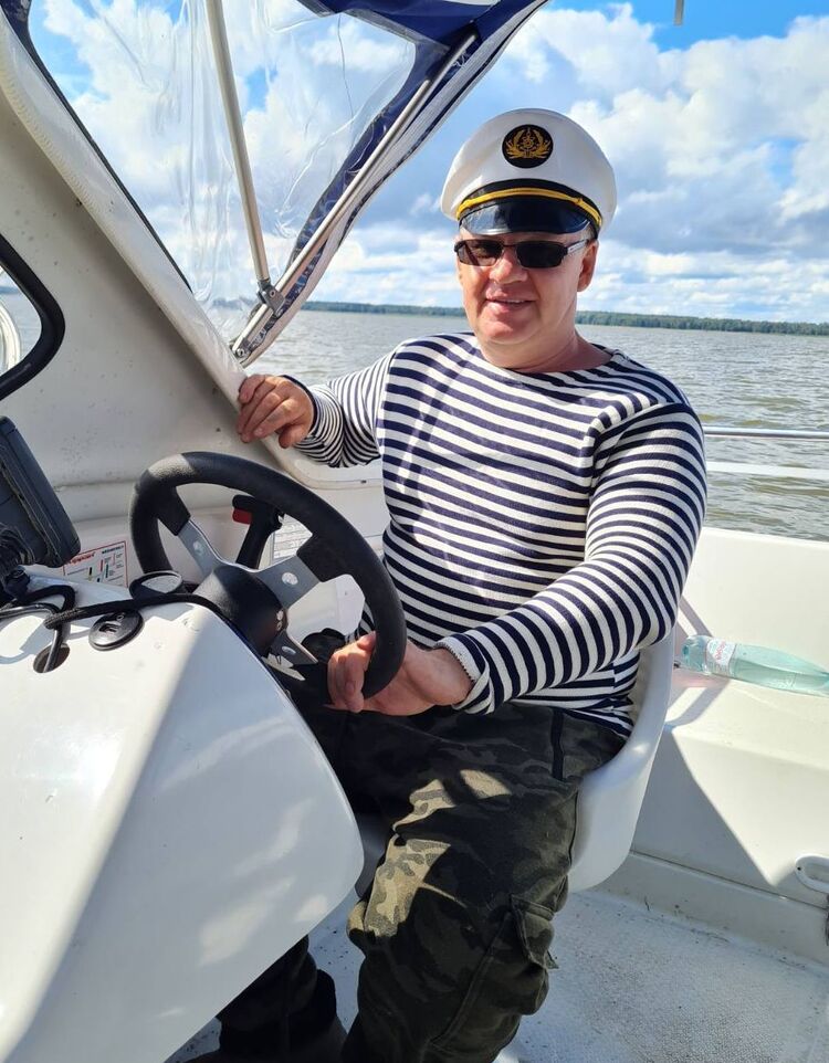  54504895  Viktor, 55 ,    