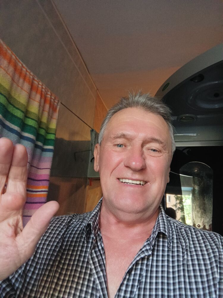  54605565  Pavik, 56 ,    