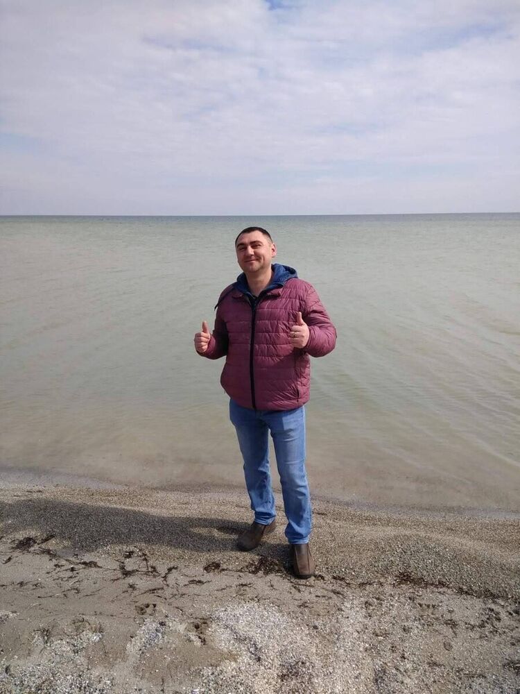  21508805  Viktor, 43 ,    