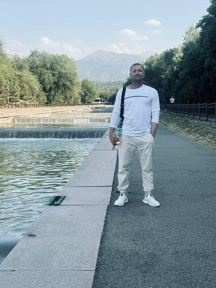  54680025  Vitaly, 45 ,    