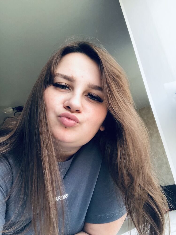  52956585  , 24 ,    