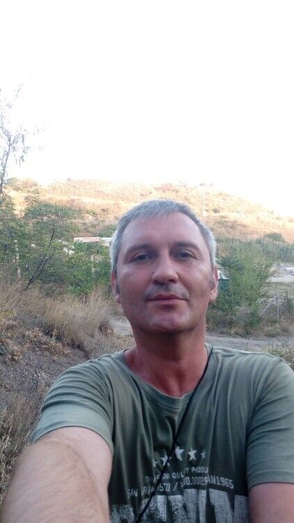  47744435  Pavel, 51 ,    