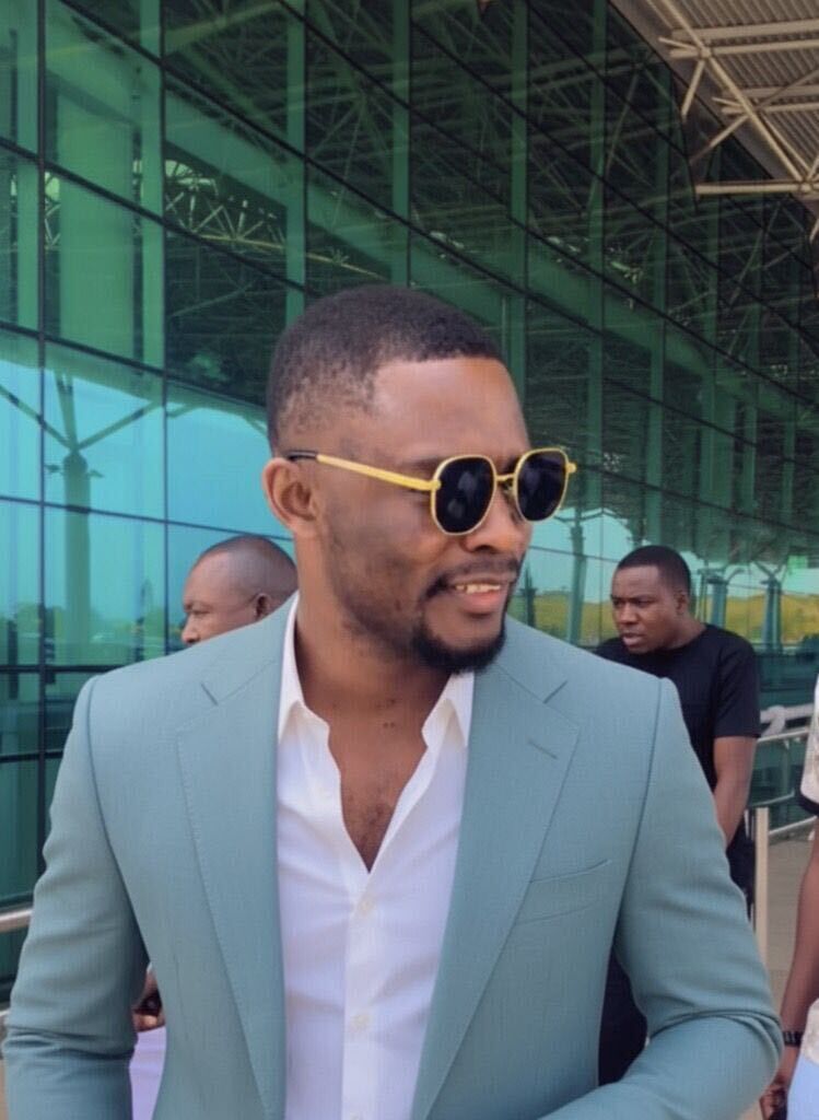  54152875  Isidore, 27 ,    