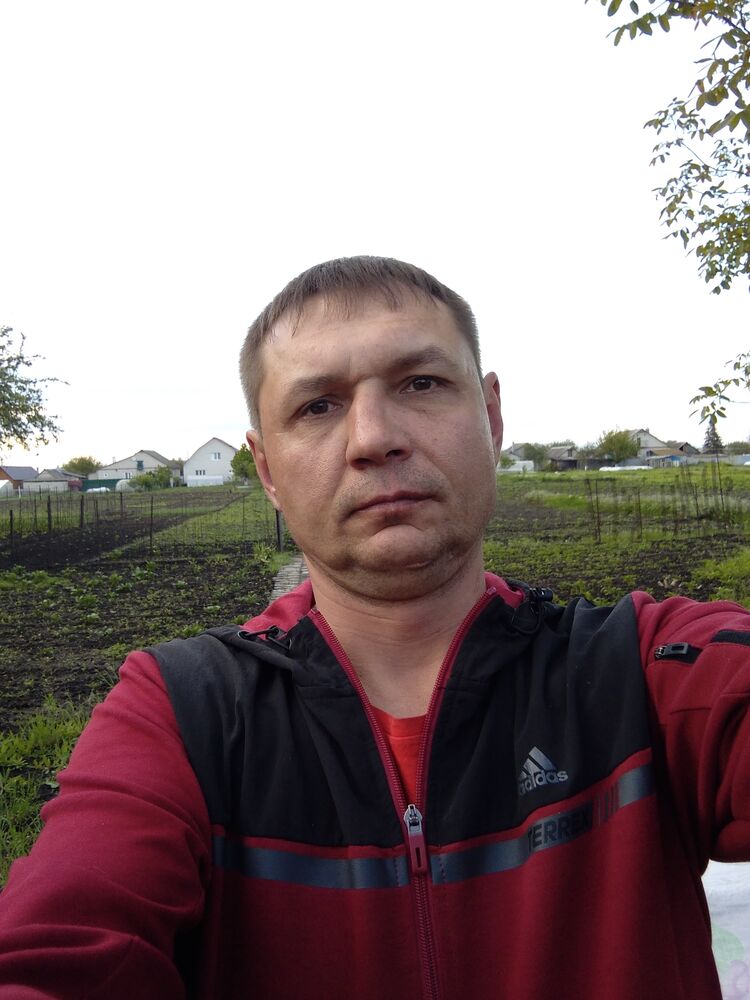 41663445  Roman, 49 ,    
