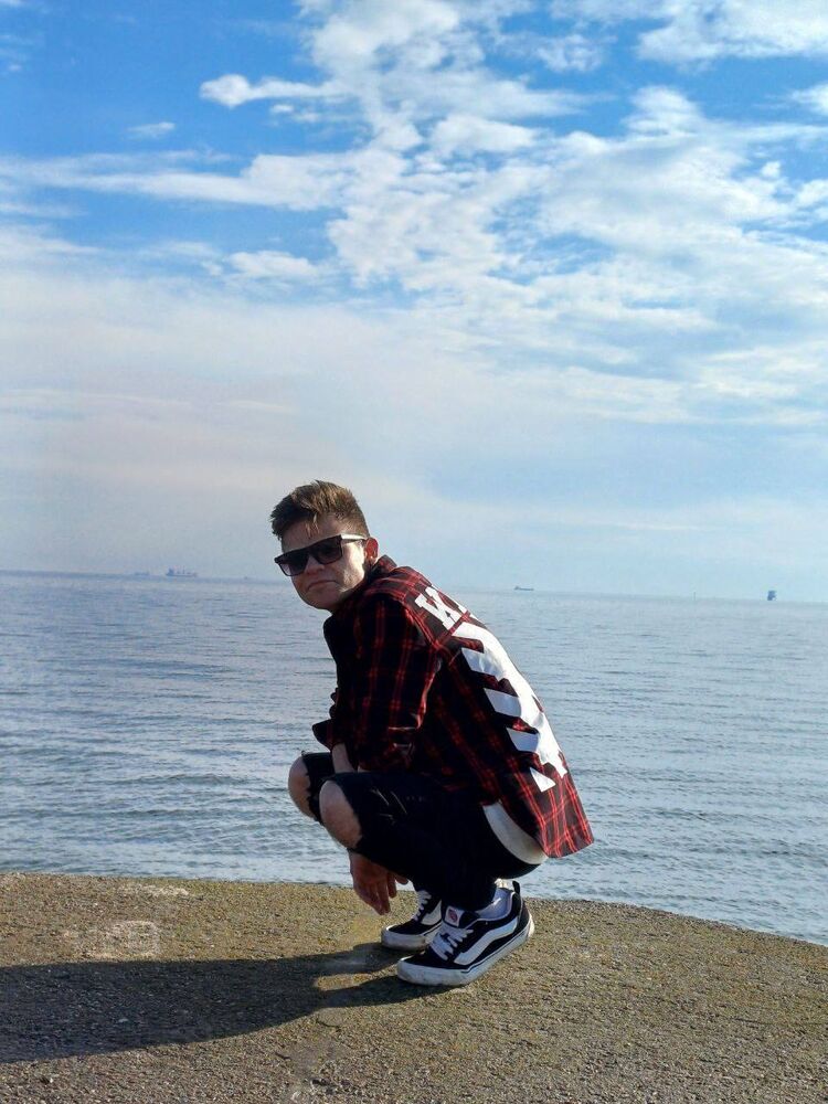  ,   Artem, 25 ,   