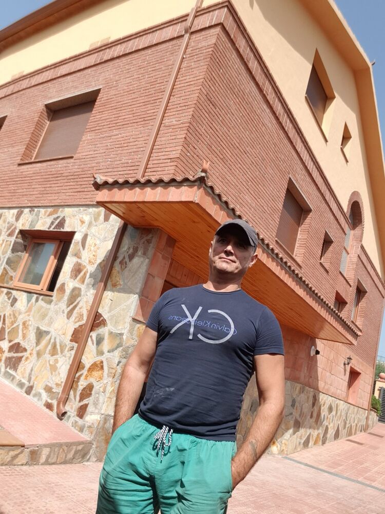   ,   Vasile, 52 ,     , c 
