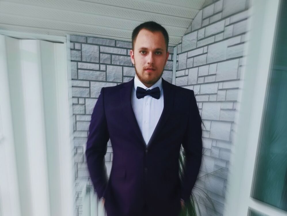  42815675  Nikolai, 31 ,     