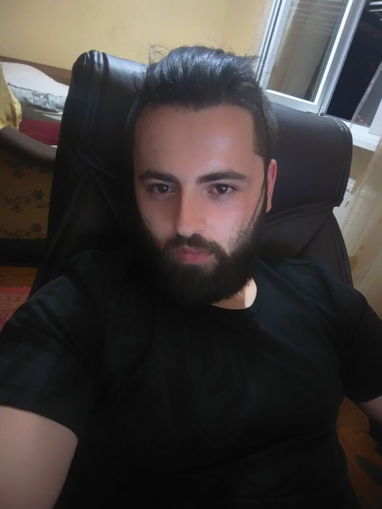  ,   Tony, 28 ,   