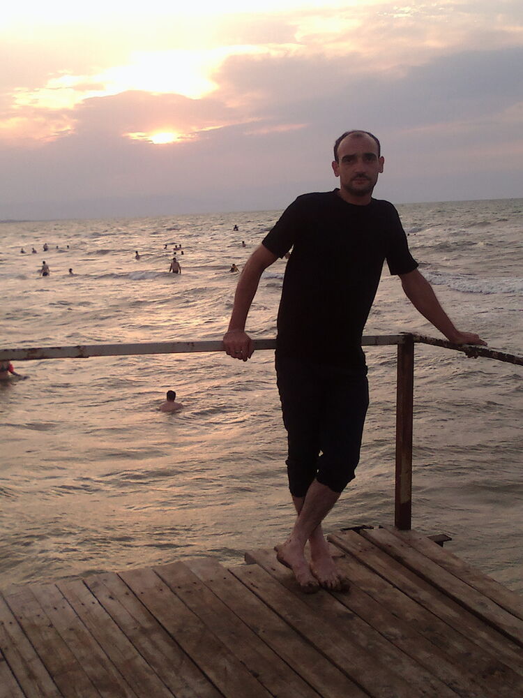  4794305  AZAD, 39 ,    