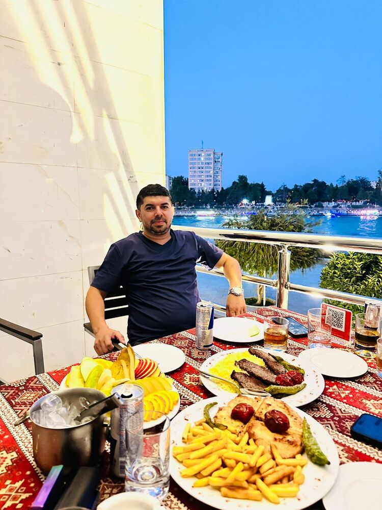  52924605  Elcin, 36 ,    