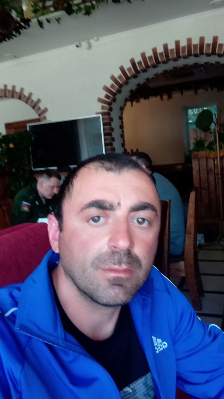  36005215  Armen, 40 ,    