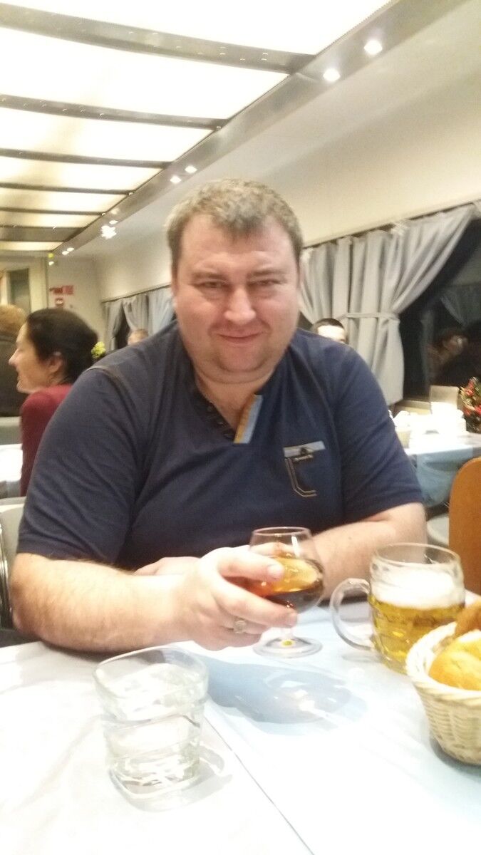  11939155  Anton, 48 ,    