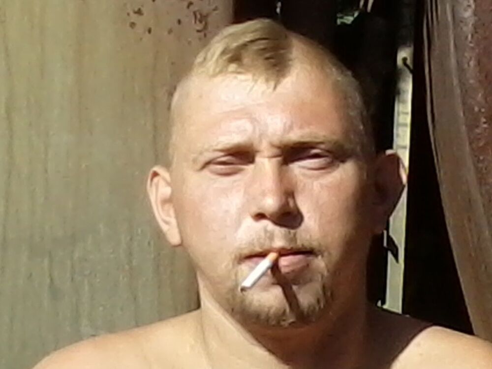  7433525  Viktor, 39 ,    
