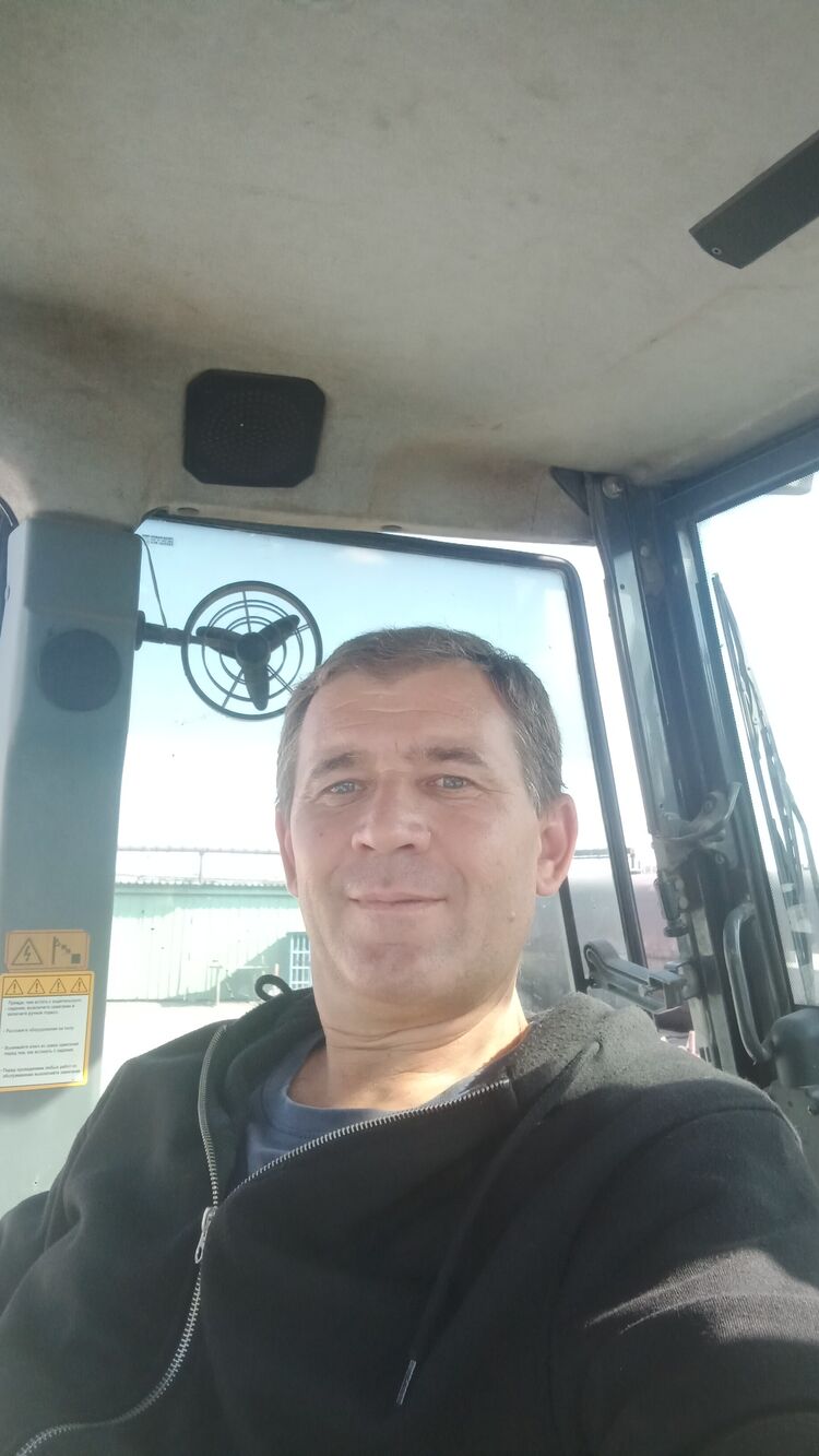  38536585  , 49 ,    
